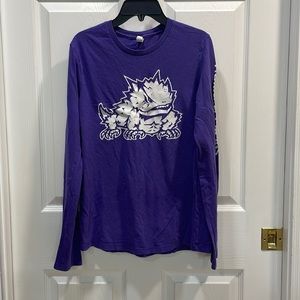 Long sleeve TCU horned frog T-shirt with “horned frogs” down the left sleeve